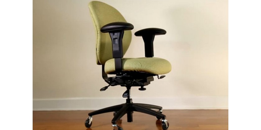 Kancelářská židle a její vliv na naše tělo