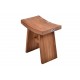 Menší designová stolička se zakřiveným sedákem, týkové dřevo
