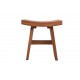 Menší designová stolička se zakřiveným sedákem, týkové dřevo