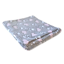 Teplá flanelová deka pro psy tlapky + srdíčka, šedá / bílá / růžová, 120x70 cm