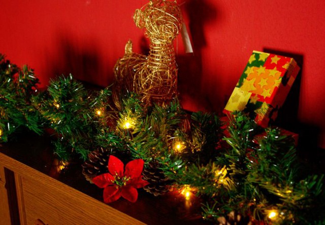 Vánoční osvětlená girlanda umělá 2,7 m, pro vnitřní použití