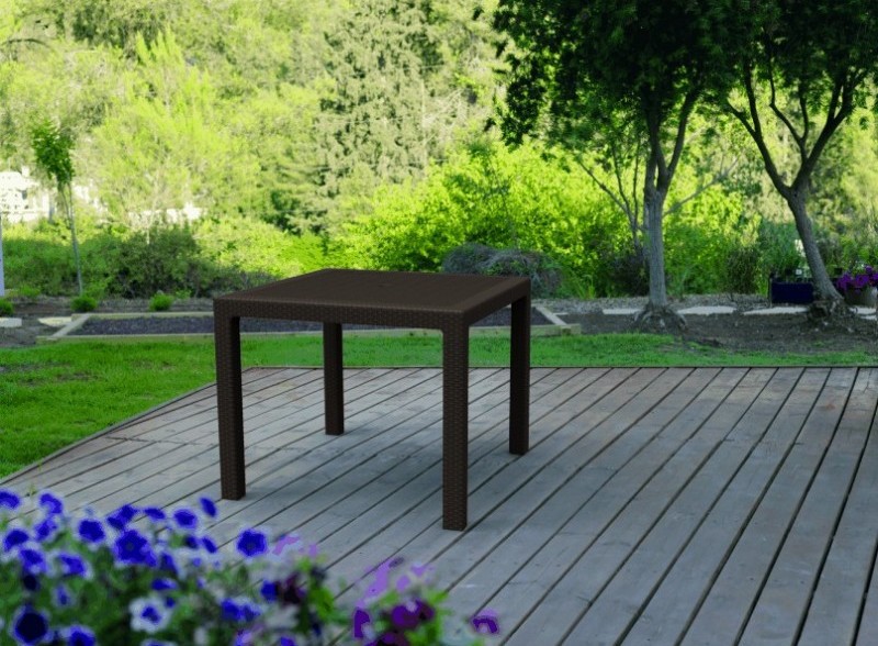 Plastový zahradní stůl - čtvercový, imitace ratanu, hnědý