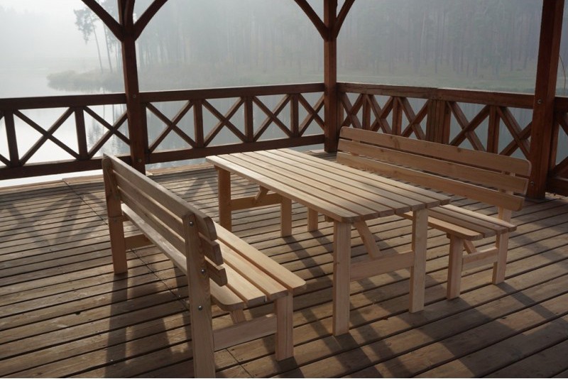 Zahradní dřevěný stůl z masivu 180 cm, přírodní borvice