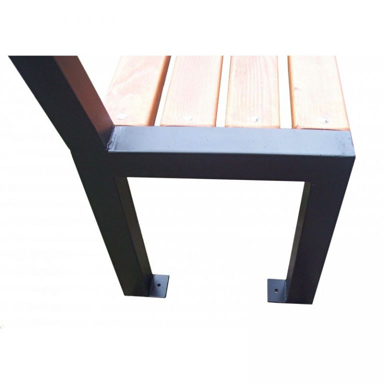 Venkovní dřevěná lavička s kovovým rámem k přišroubování