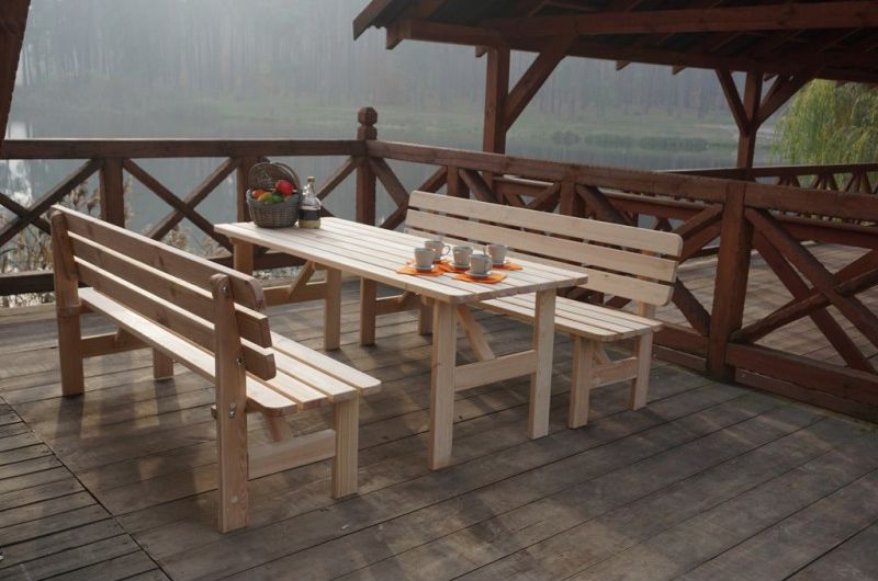 Zahradní dřevěný stůl z masivu - přírodní borovice