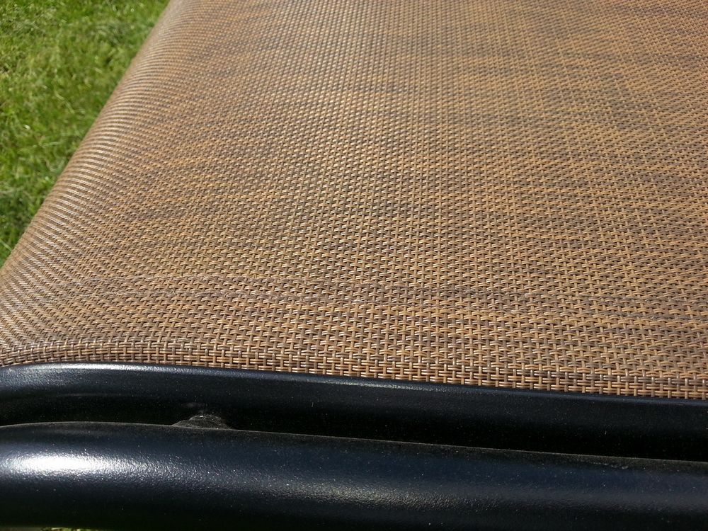 Kovové zahradní lehátko s textilií, hnědé, sklopné opěradlo