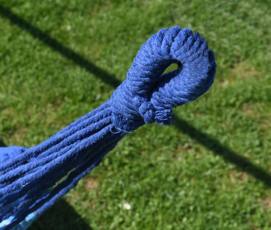 Textilní houpací síť k zavěšení + přenosný vak, modrá / bílá, 200x100 cm