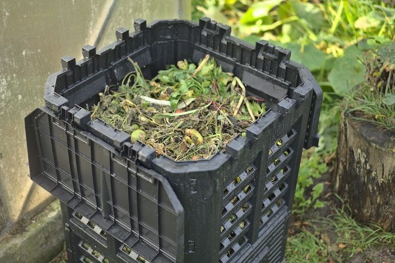 Zahradní kompostér plast černý 300 L, dvířka, kapková závlaha