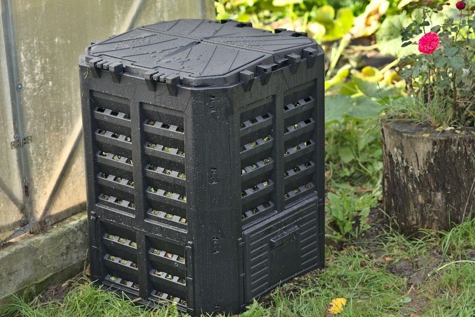 Plastový zahradní kompostér s víkem a dvířky 360 L, černý