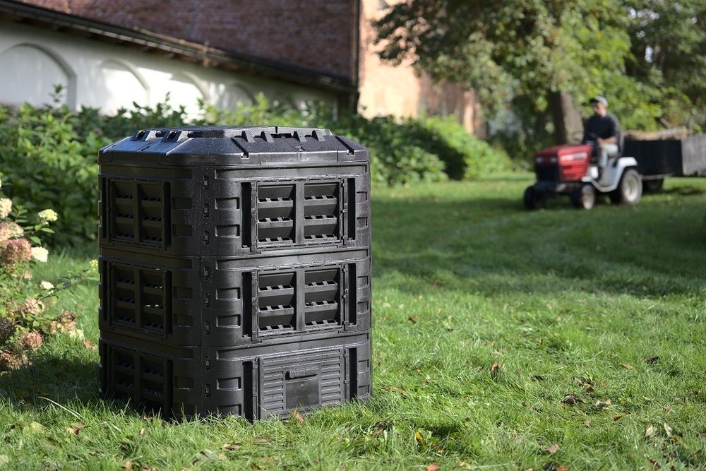 Zahradní plastový kompostér na trávu a bioodpad, víko + dvířka, černý, 600 L